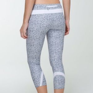 Lululemon 4 Inspire Crop II Fleur Silver Spoon